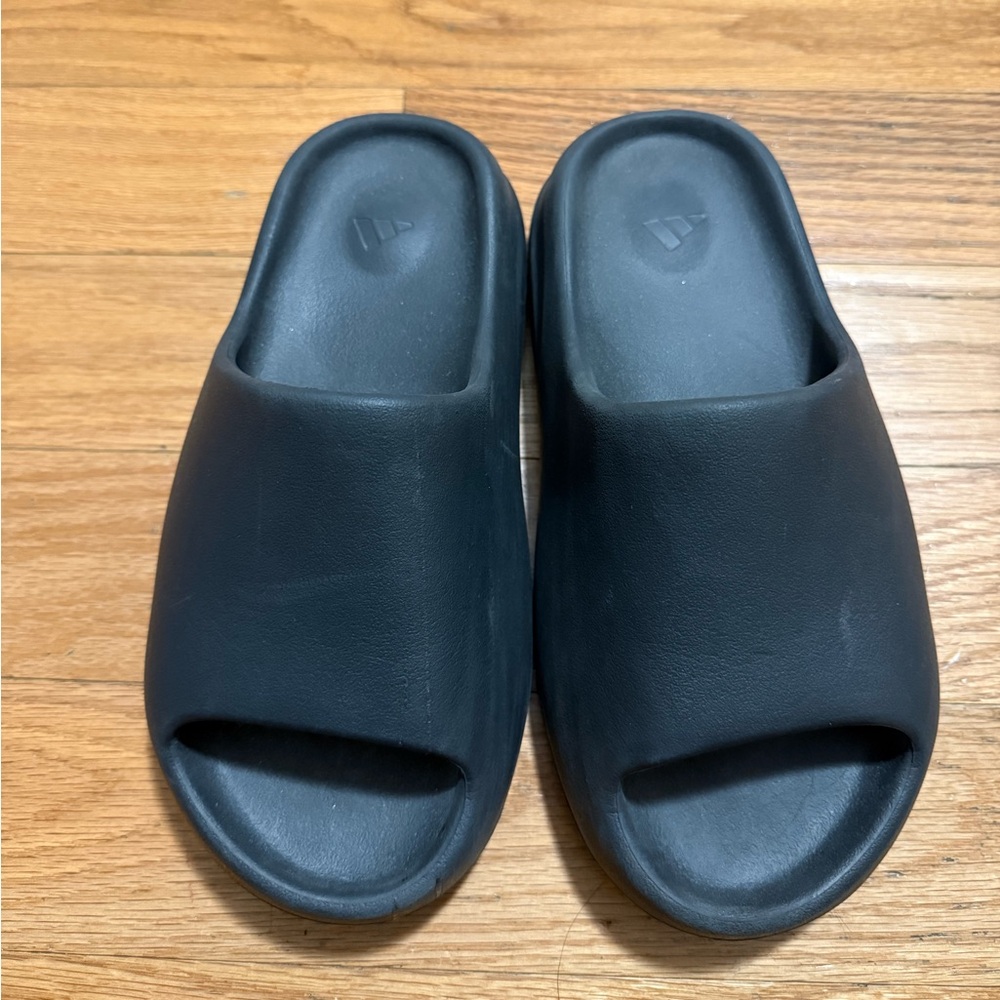 Yeezy Slide